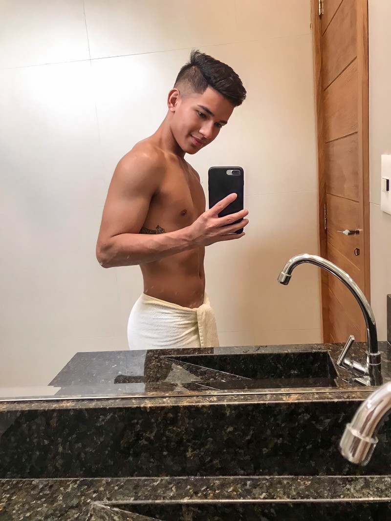 EACEA59B-FE97-4B2E-87E9-399358FA101D EACEA59B-FE97-4B2E-87E9-399358FA101D