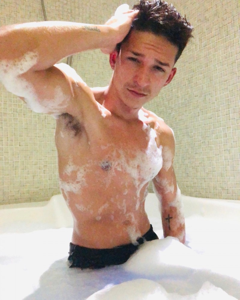 e121d118-f9d4-494d-b8e2-455e38b5aca3