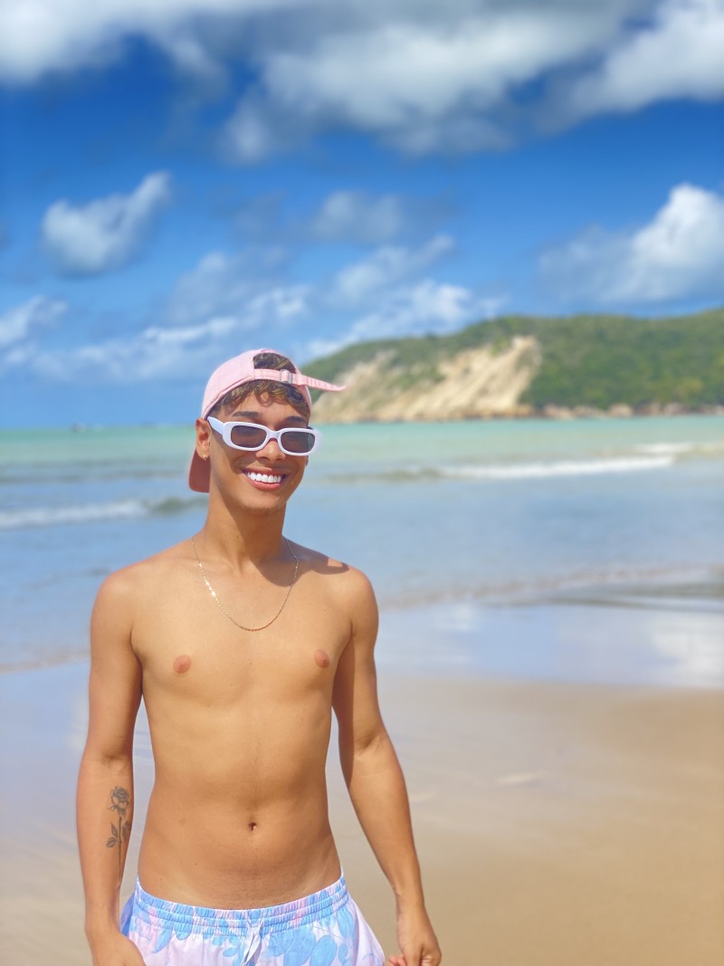 a7798e19-7286-41a6-b204-8399eae3e753