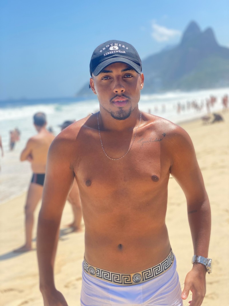 8D48811A-6322-4C5D-A512-14E67A370606 8D48811A-6322-4C5D-A512-14E67A370606