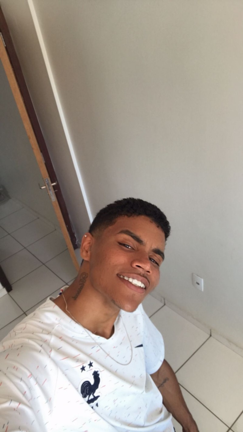 FFA74303-35F0-4704-B79E-29495795A63E