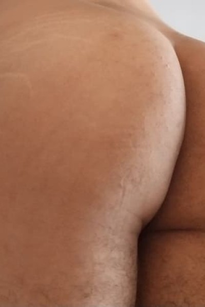 gay-passivo-mostrando-a-bunda-para-macho-ativo