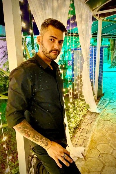 A7E83905-0444-4F0E-A8C2-6CED151FBA10