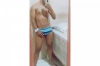 Garoto versátil discreto